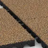 Großaufnahme vom Verbindungssystem von WARCO-Boden 5555 - Playground Safety Tile 4.5 cm - EN 1177 ≤ 135 cm im Farbdesign Rattan Lounge. Abmessungen 500 x 500 x 45 mm.