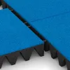 Großaufnahme vom Verbindungssystem von WARCO-Boden 5632 - Playground Safety Tile 10 cm - EN 1177 ≤ 300 cm im Farbdesign Sky Blue. Abmessungen 500 x 500 x 100 mm.