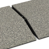 Großaufnahme vom Verbindungssystem von WARCO-Boden 3830 - Corner tile (two chamfered sides) im Farbdesign Light Granite. Abmessungen 500 x 500 x 100 mm.