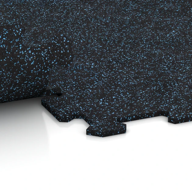 Großaufnahme vom Verbindungssystem von WARCO-Boden 1054 - Fitness Floor Compact im Farbdesign Light Blue Speckled. Abmessungen 970 x 970 x 8 mm | 0,94 m.