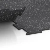 Großaufnahme vom Verbindungssystem von WARCO-Boden 6452 - Fitness Floor Compact im Farbdesign Light Grey Speckled. Abmessungen 100 × 100 × 0,8 cm.
