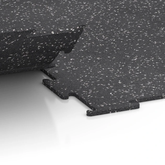 Großaufnahme vom Verbindungssystem von WARCO-Boden 6452 - Fitness Floor Compact im Farbdesign Light Grey Speckled. Abmessungen 100 × 100 × 0,8 cm.