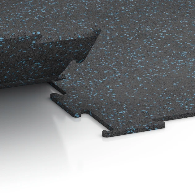 Großaufnahme vom Verbindungssystem von WARCO-Boden 6457 - Fitness Floor Compact im Farbdesign Light Blue Speckled. Abmessungen 50 × 50 × 0,8 cm.