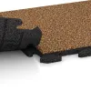 Großaufnahme vom Verbindungssystem von WARCO-Boden 1210 - Pool Decking Tile Classic im Farbdesign Terra Cotta. Abmessungen 500 x 500 x 30 mm.