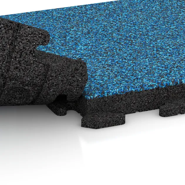 Großaufnahme vom Verbindungssystem von WARCO-Boden 1468 - Fitness Floor Rubber Tiles Classic im Farbdesign Atlantic. Abmessungen 500 x 500 x 50 mm.