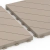 Großaufnahme vom Verbindungssystem von WARCO-Boden 6327 - Herringbone – Deck Tile im Farbdesign Vanilla. Abmessungen 38,5 x 38,5 x 2 cm.