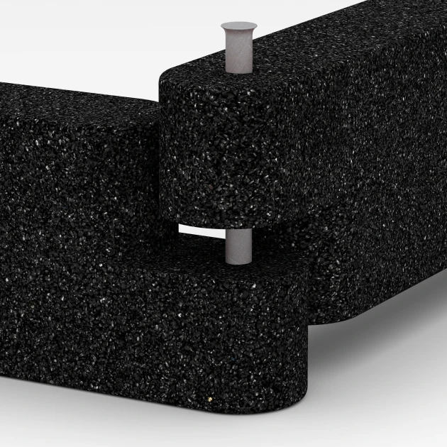 Großaufnahme vom Verbindungssystem von WARCO-Boden 6639 - Rubber edge restraint im Farbdesign Anthracite. Abmessungen 100 x 15 x 30 cm.