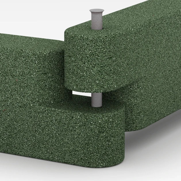 Großaufnahme vom Verbindungssystem von WARCO-Boden 6641 - Rubber edge restraint im Farbdesign Grass green. Abmessungen 100 x 15 x 30 cm.