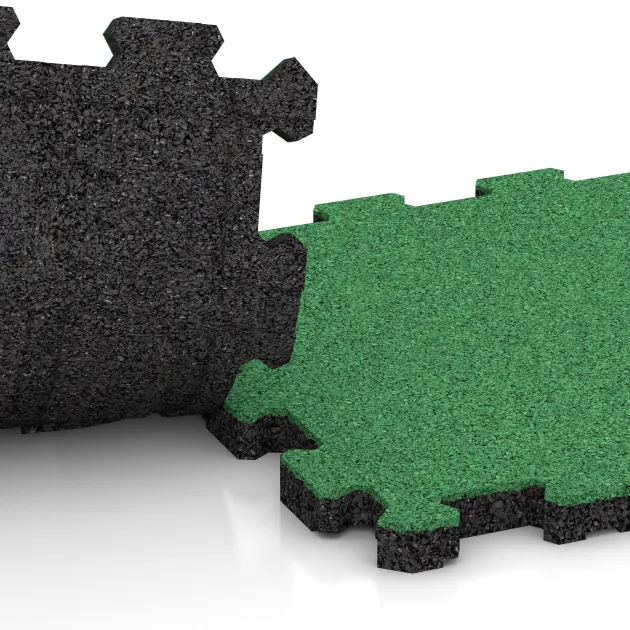 Großaufnahme vom Verbindungssystem von WARCO-Boden 6000 - Rubber click tile im Farbdesign May Green. Abmessungen 306 x 306 x 20 mm.