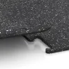 Großaufnahme vom Verbindungssystem von WARCO-Boden 3780 - Fitness Performance Elite Training Floor im Farbdesign Light Grey Speckled. Abmessungen 500 x 500 x 15 mm.