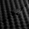 Großaufnahme vom Verbindungssystem von WARCO-Boden 3782 - Fitness Performance Impact Training Floor im Farbdesign Anthracite. Abmessungen 100 × 100 × 3 cm.