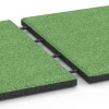 Großaufnahme vom Verbindungssystem von WARCO-Boden 6129 - Playground Safety Tile – 95 cm im Farbdesign Linden green. Abmessungen 50 x 50 x 3 cm.