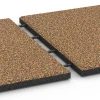 Großaufnahme vom Verbindungssystem von WARCO-Boden 6416 - EPDM Playground Safety Tile – 90 cm im Farbdesign Terracotta. Abmessungen 50 x 50 x 3 cm | 0,25 m².