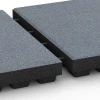 Großaufnahme vom Verbindungssystem von WARCO-Boden 6142 - Playground safety tile – CFH 205 cm im Farbdesign Graphite grey. Abmessungen 50 x 50 x 7 cm.