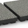 Großaufnahme vom Verbindungssystem von WARCO-Boden 6441 - Playground safety tile – CFH 210 cm im Farbdesign Grey Granite. Abmessungen 50 x 50 x 7 cm.