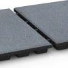 Großaufnahme vom Verbindungssystem von WARCO-Boden 6294 - Playground Safety Tiles im Farbdesign Graphite grey. Abmessungen 50 x 50 x 4,8 cm.