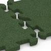 Großaufnahme vom Verbindungssystem von WARCO-Boden 6613 - Rubber patio tile im Farbdesign Grass green. Abmessungen 50 x 50 x 3 cm | 0,25 m².