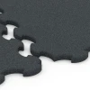 Großaufnahme vom Verbindungssystem von WARCO-Boden 6323 - Rubber Gym Mat im Farbdesign Anthracite. Abmessungen 102,5 x 102,5 x 2,5 cm | 1,05 m².