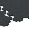 Großaufnahme vom Verbindungssystem von WARCO-Boden 7086 - Rubber Dog Floor Mat im Farbdesign Anthracite. Abmessungen 102,5 x 102,5 x 1,5 cm | 1,05 m².