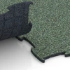 Großaufnahme vom Verbindungssystem von WARCO-Boden 6807 - Dog Agility Flooring im Farbdesign English Lawn. Abmessungen 97,1 x 97,1 × 1,8 cm.
