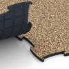Großaufnahme vom Verbindungssystem von WARCO-Boden 6925 - Exhibition Click Floor Tile im Farbdesign Terracotta. Abmessungen 97,1 x 97,1 × 1,8 cm.