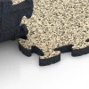 Großaufnahme vom Verbindungssystem von WARCO-Boden 6847 - Fitness Active Floor System im Farbdesign Travertine. Abmessungen 44,6 x 44,6 × 2,8 cm.