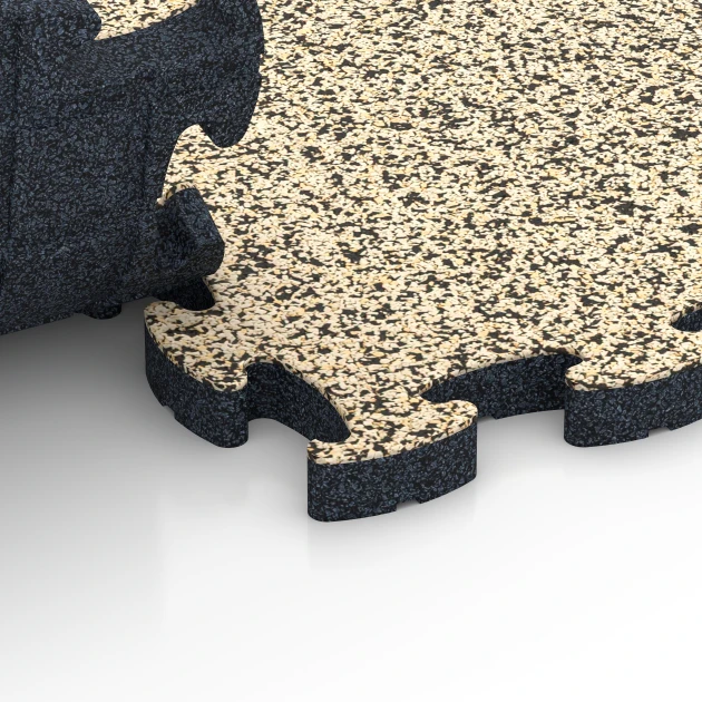 Großaufnahme vom Verbindungssystem von WARCO-Boden 6847 - Fitness Active Floor System im Farbdesign Travertine. Abmessungen 44,6 x 44,6 × 2,8 cm.