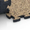 Großaufnahme vom Verbindungssystem von WARCO-Boden 6849 - Fitness Active Floor System im Farbdesign Rattan. Abmessungen 44,6 x 44,6 × 2,8 cm.