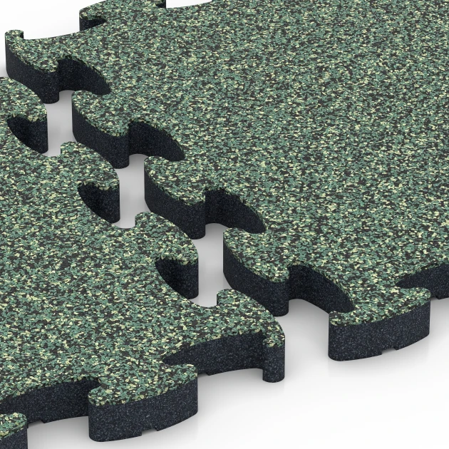 Großaufnahme vom Verbindungssystem von WARCO-Boden 6879 - Fitness Max Floor System im Farbdesign English Lawn. Abmessungen 44,6 x 44,6 × 2,8 cm.