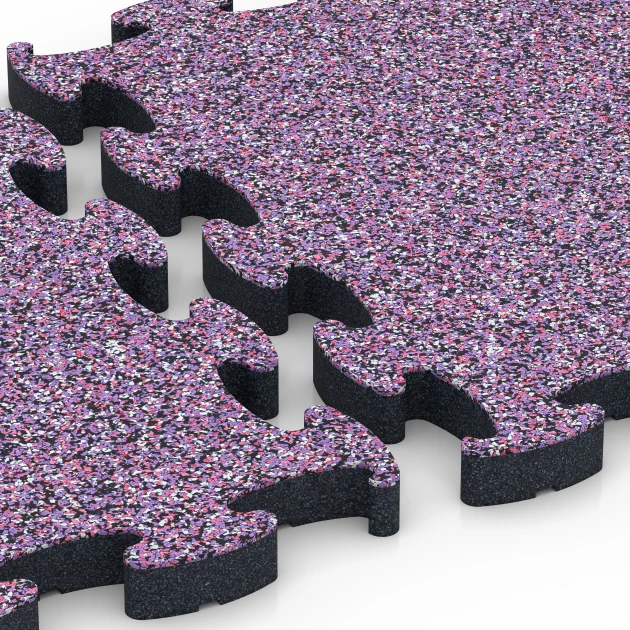 Großaufnahme vom Verbindungssystem von WARCO-Boden 6882 - Fitness Max Floor System im Farbdesign Lavender. Abmessungen 44,6 x 44,6 × 2,8 cm.
