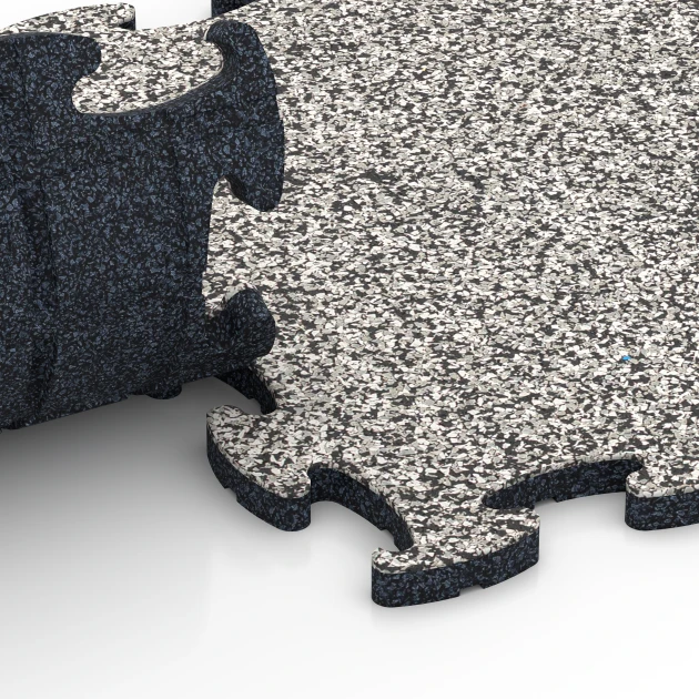 Großaufnahme vom Verbindungssystem von WARCO-Boden 6770 - Pool Surround Tiles im Farbdesign Grey Granite. Abmessungen 28,9 x 28,9 x 1,8 cm.