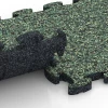 Großaufnahme vom Verbindungssystem von WARCO-Boden 6771 - Pool Surround Tiles im Farbdesign English Lawn. Abmessungen 28,9 x 28,9 x 1,8 cm.
