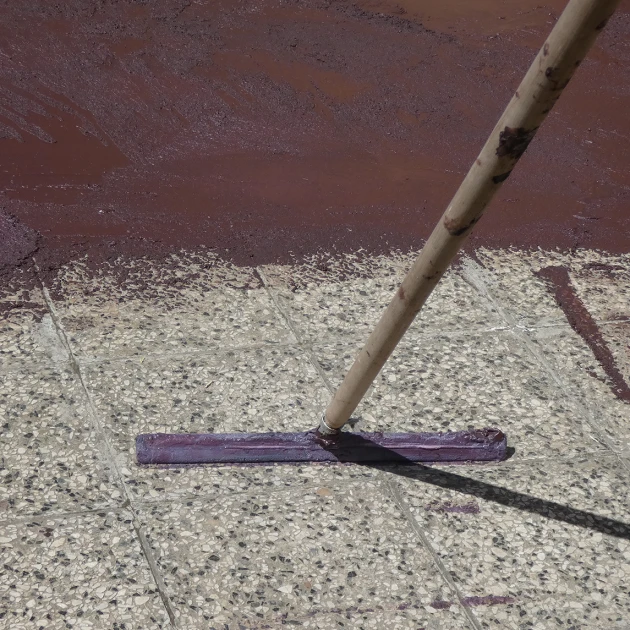 Aufsicht auf die Unterseite, also die Bodenseite von WARCO-Formteil 0028 - ALLESDICHT – Waterproofing Coating im Format 11 kg | 3,3 m².