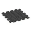 Typische Verlegung oder Einbausituation für den Artikel 6933 von WARCO - Safety Puzzle Tile, Farbton English Lawn in der Abmessung 46 x 46 × 2,8 cm.