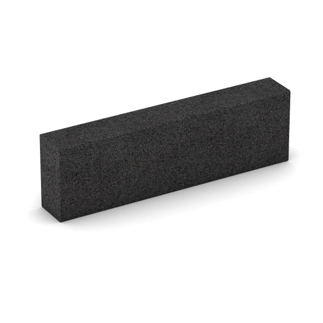 Foto der hinteren Seite vom unsymmetrischen WARCO-Formteil 7028: Rubber granulate block step, Design Anthracite, Maße 100 x 30 x 15 cm.